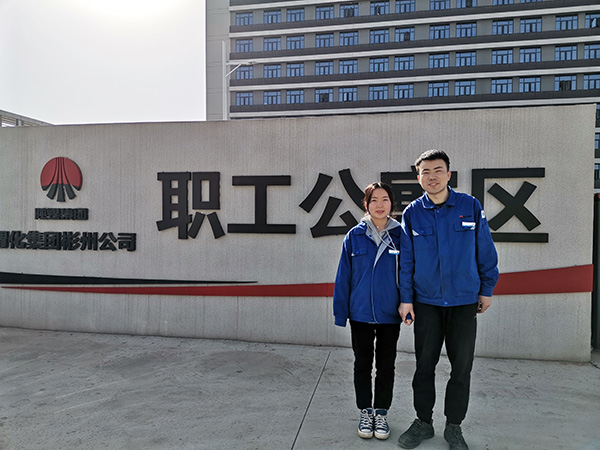 剛下夜班的趙嚴(yán)、連妮妮.jpg