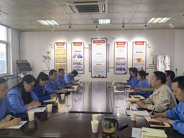 5月23日，法審、實(shí)業(yè)黨支部結(jié)對開展“學(xué)思鑄魂 共促共建”主題黨日活動 (2).jpg