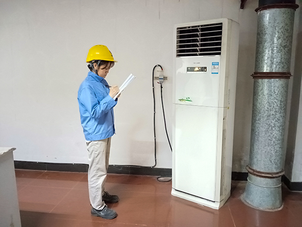 7月1日，馮香妮在每日的巡檢中對(duì)機(jī)柜間空調(diào)進(jìn)行檢查記錄.jpg