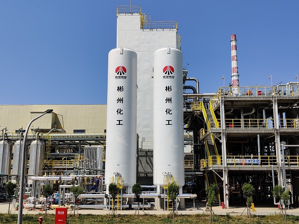 制氣車間，7月建成投用的707低溫能源綜合利用項目主設備液氮儲罐現(xiàn)場圖。 (1).jpg