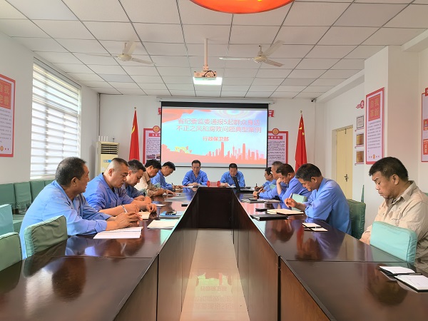 5月20日，行政保衛(wèi)部學(xué)習(xí)“一月一警示”2.jpg