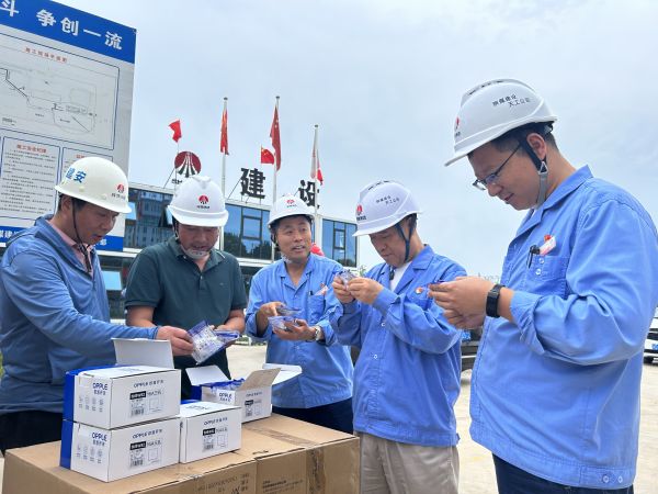 7.10公司領(lǐng)導(dǎo)深入施工現(xiàn)場、職工餐廳督導(dǎo)檢查附圖1.jpg